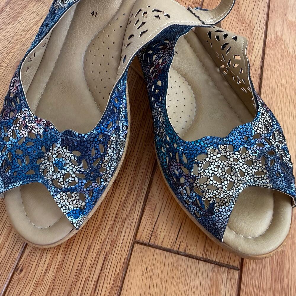 Spring Step Laser Cut Blue Multi Print Leather Slingback Wedge Sandals Size 10 - Picture 3 of 11
